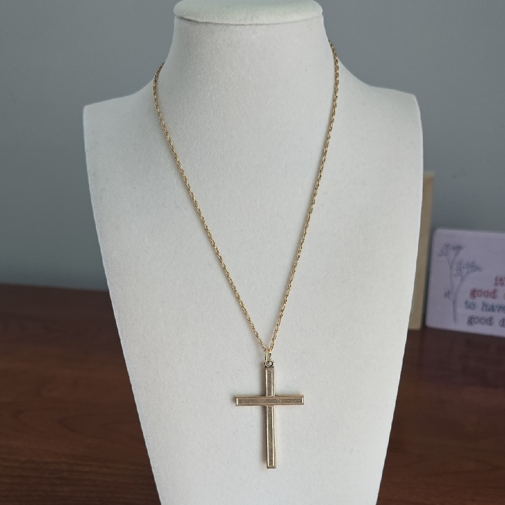 Avon 12k Gold Filled Elegant Cross Pendant Necklace